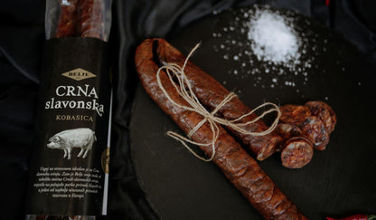 Crna slavonska kobasica geräucherte Wurst schwarzes Schwein hier bei Bodega Dalmatia!